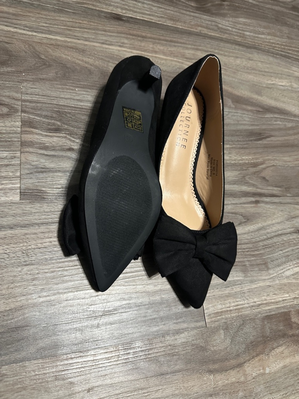 Journee Collection Black Bow Pointed Kitten Heels. - Picture 7 of 10